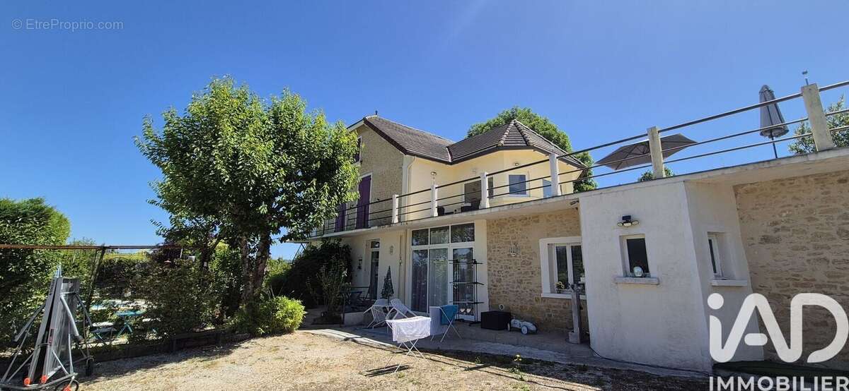 Maison 218 m² à Le Buisson-De-Cadouin  - photo 8