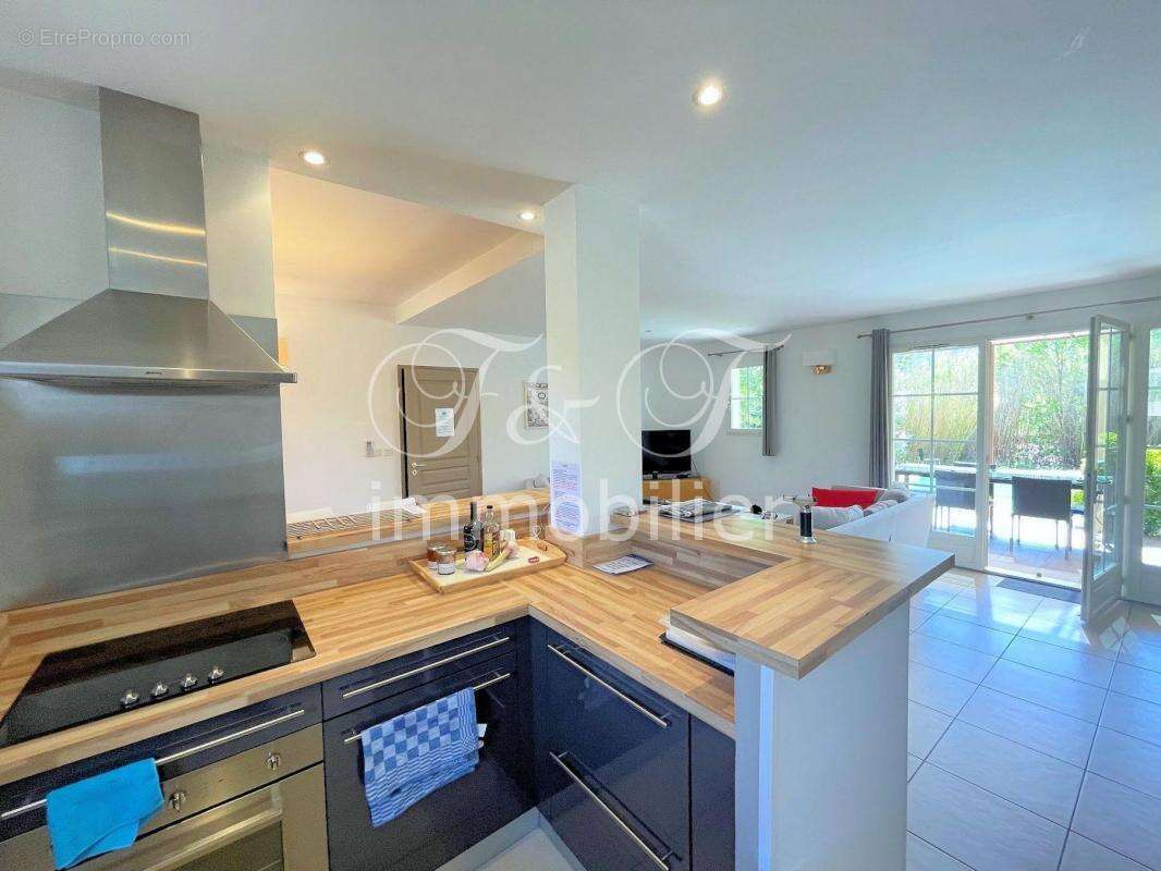 Maison à SAINT-SATURNIN-LES-APT