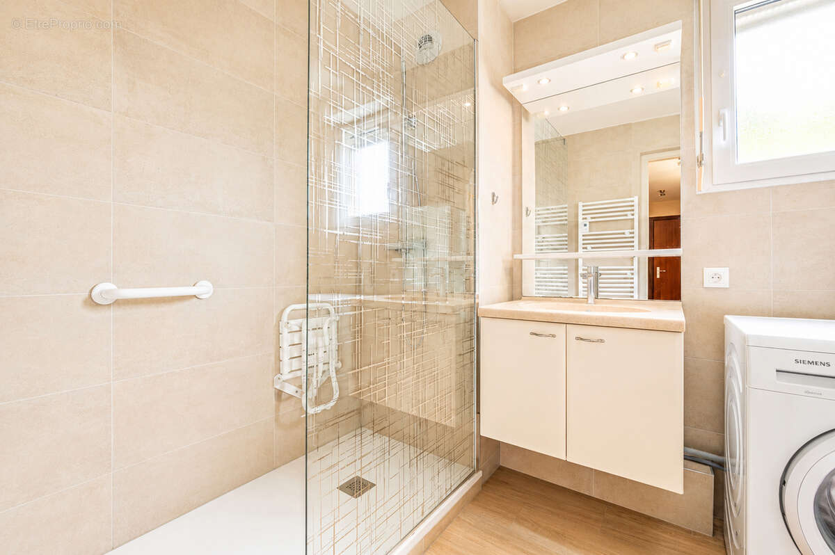 Robertsau : T3 avec balcon de 12 m² , cave et garage fermé disponible - photo 6
