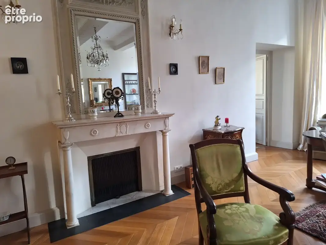 F4 de 167m2 place Foch - photo 4