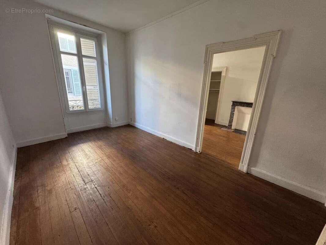 Appartement à NAY