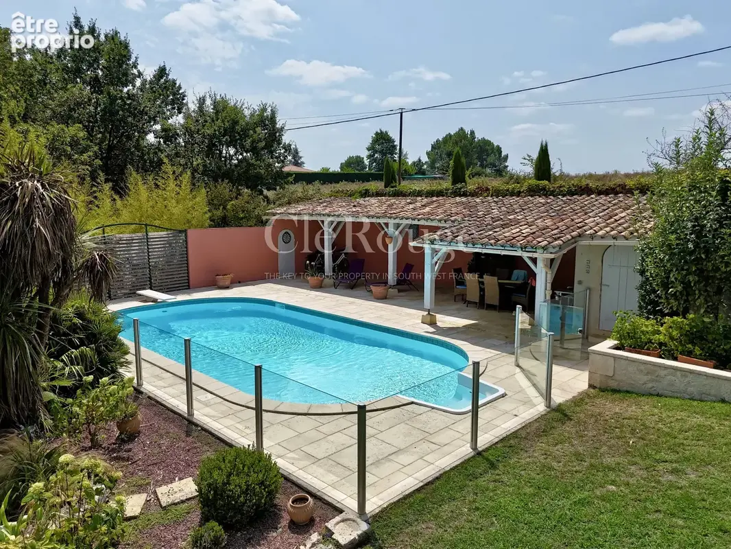 Élégante propriété de caractère avec appartement indépendant, piscine et vues dégagées - photo 12