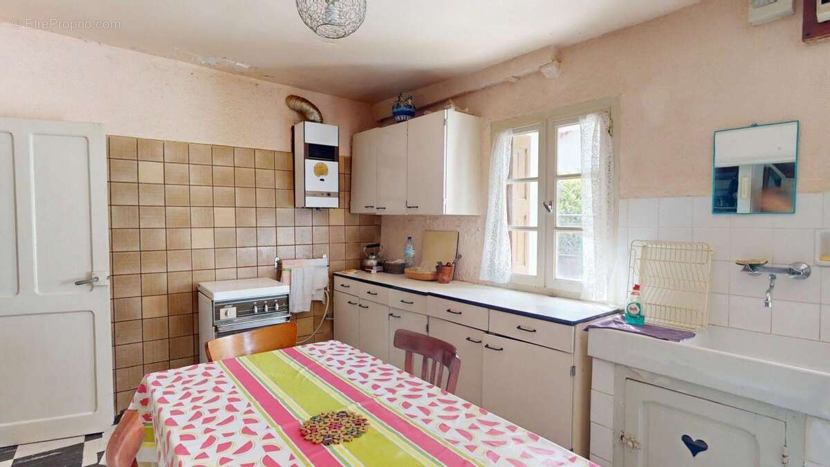 Maison à SAINT-LAURENT-DE-CERDANS