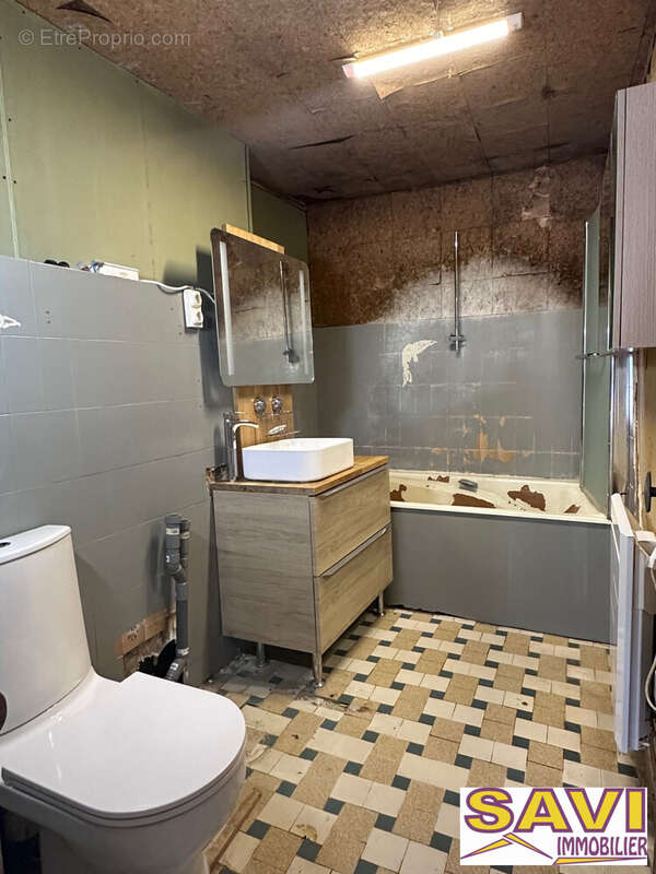 Salle de bain RDC - Maison à FERRIERES-EN-GATINAIS