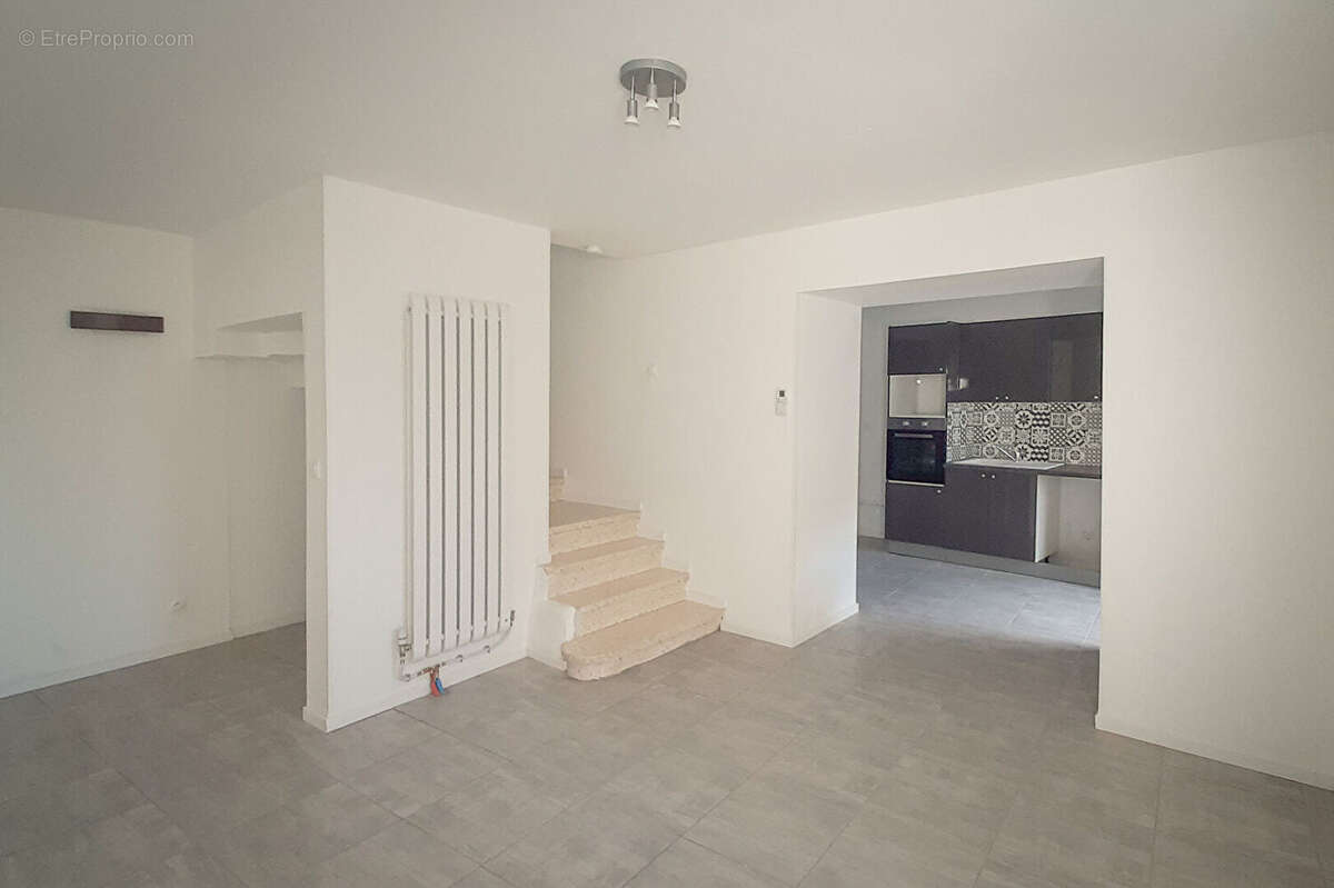 CARCASSONNE - VILLALBE Maison de village T5 104m² rénovée et déjà louée - photo 2