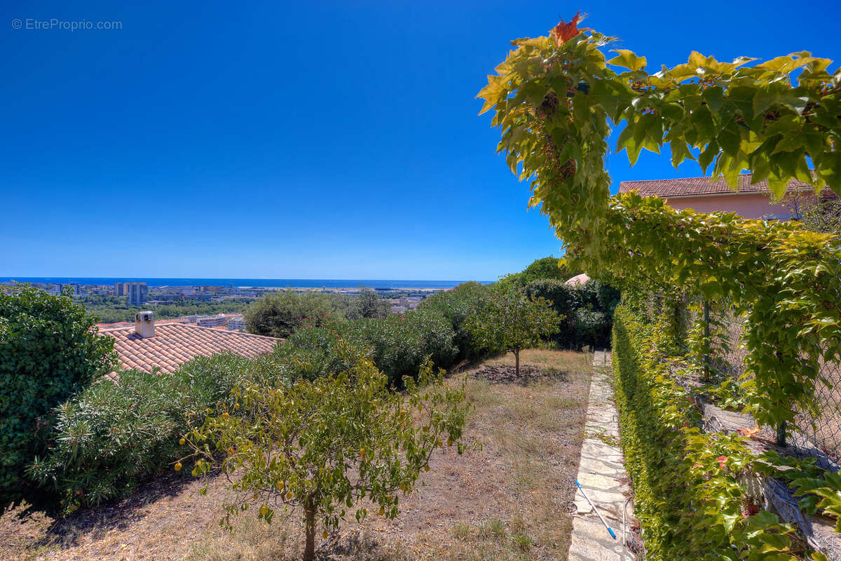 Maison à SAINT-LAURENT-DU-VAR
