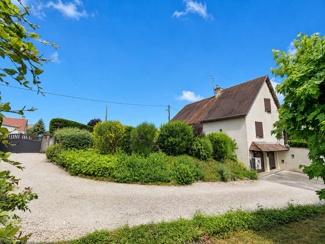 Maison à IZEURE