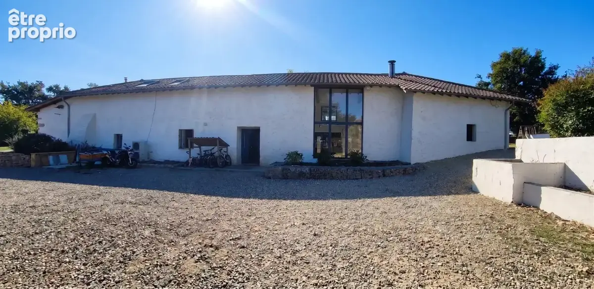 Photo Maison à Illiat au prix de 369 000€