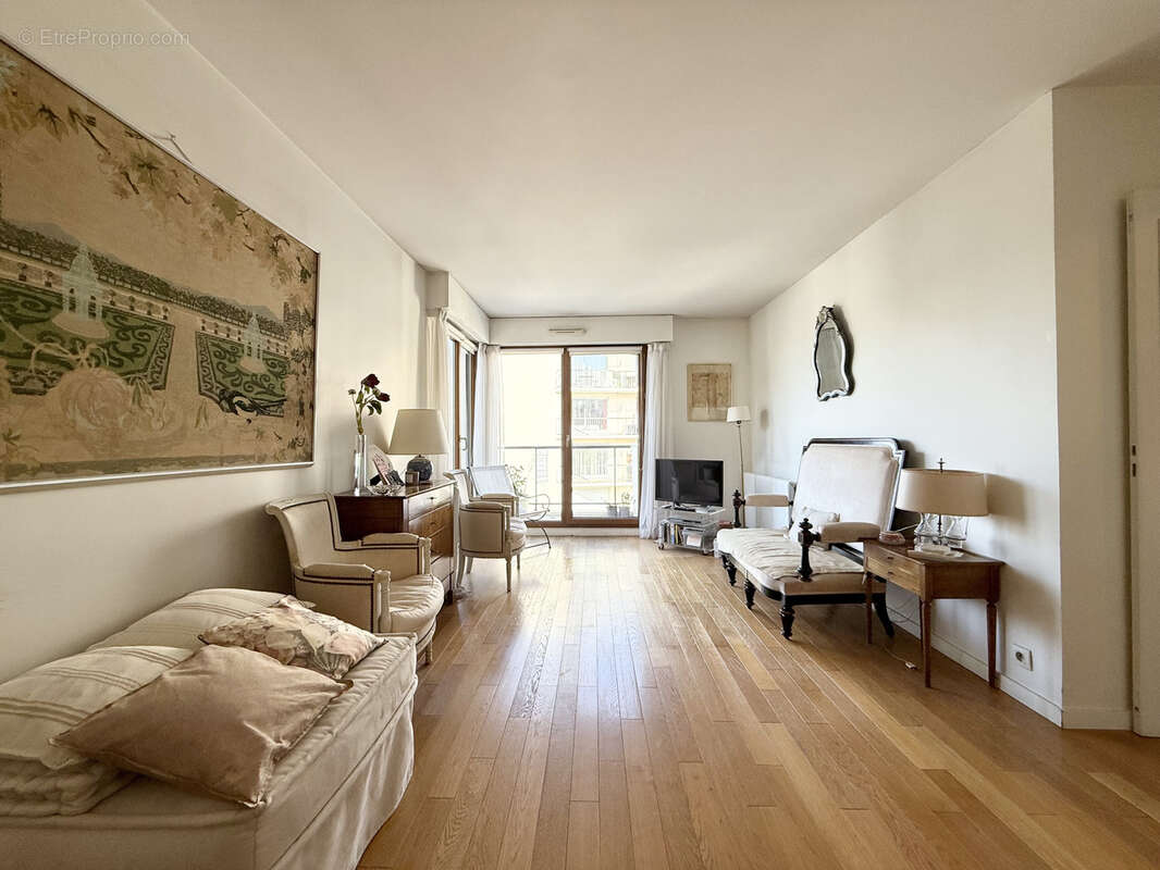 Appartement à COURBEVOIE