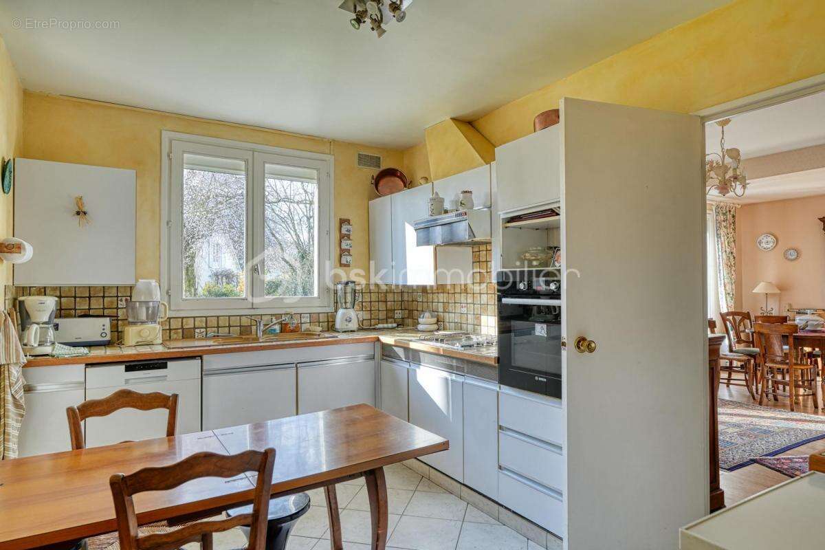 Maison à VOISINS-LE-BRETONNEUX