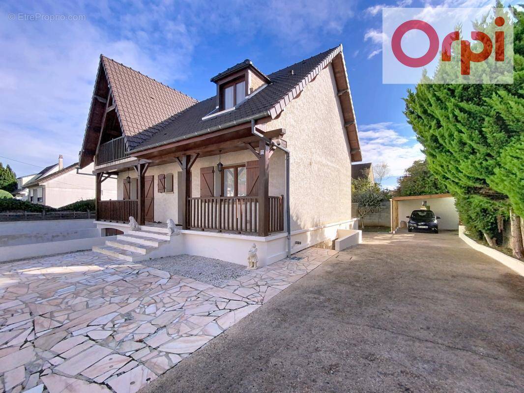 Maison à LES CLAYES-SOUS-BOIS