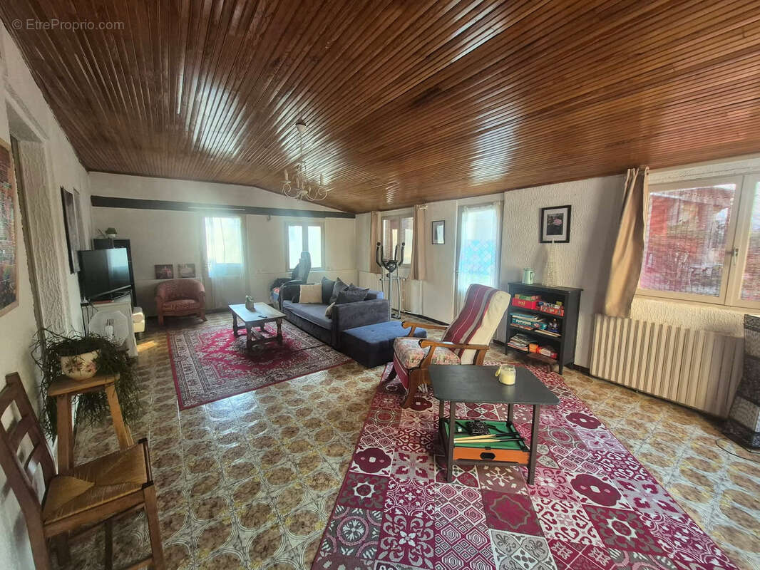Tènement immobilier composé de 3 maison au coeur de Die - photo 2