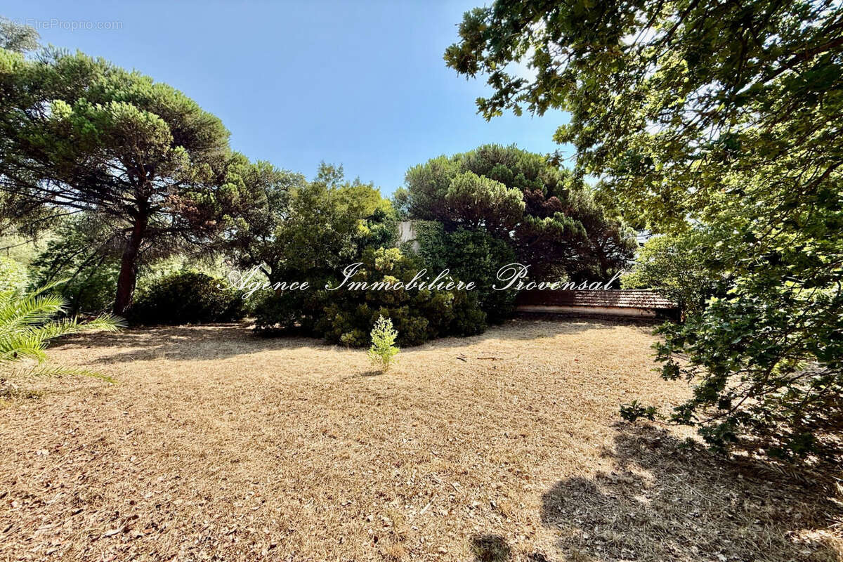 Terrain 2392 m² à Sainte-Maxime  - photo 6