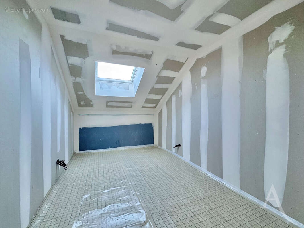 T4 au dernier étage (96,89m²) + sa terrasse de 17m² + 3 parkings privatifs - photo 13