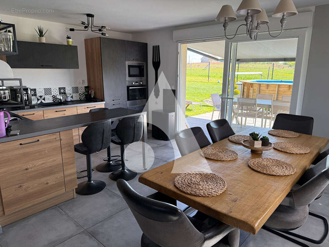 Maison à MONTBOUTON