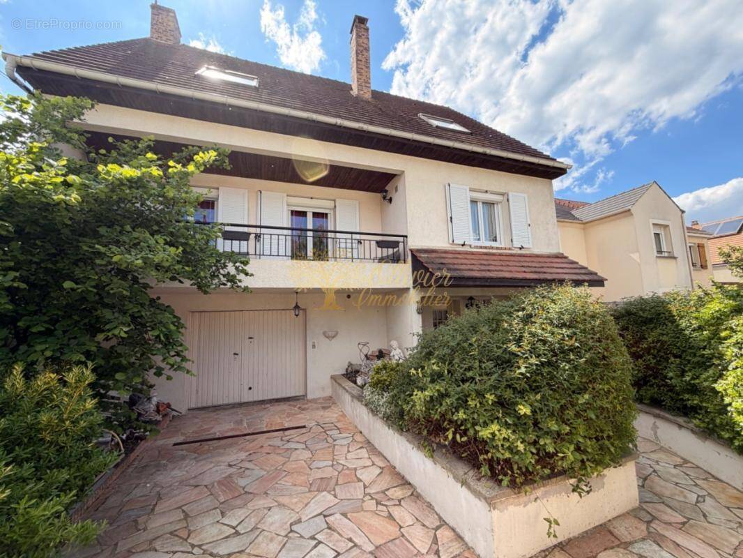 Maison à PONTAULT-COMBAULT