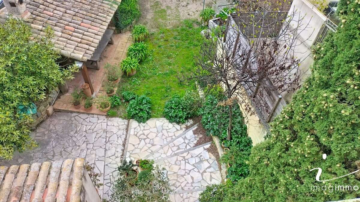 Maison à VIC-LA-GARDIOLE