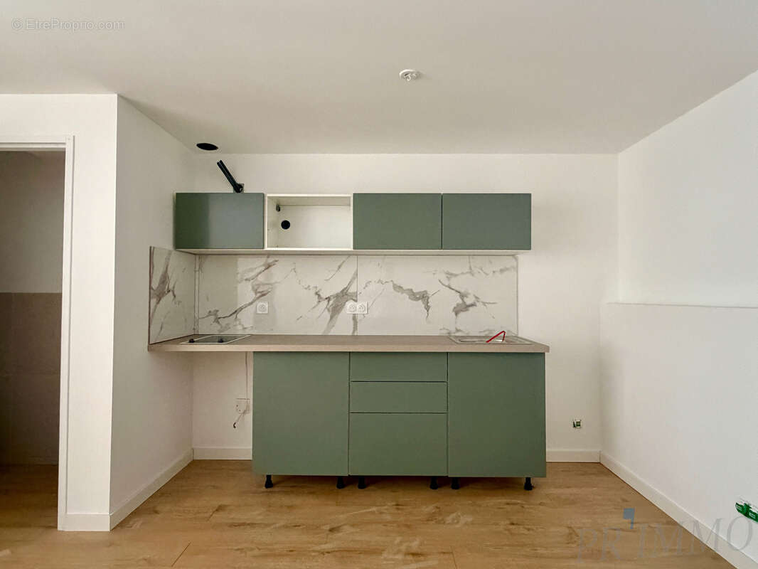 À vendre   appartement studio/local commercial 25 m2 entièrement rénové   fréjus centre-ville - photo 5