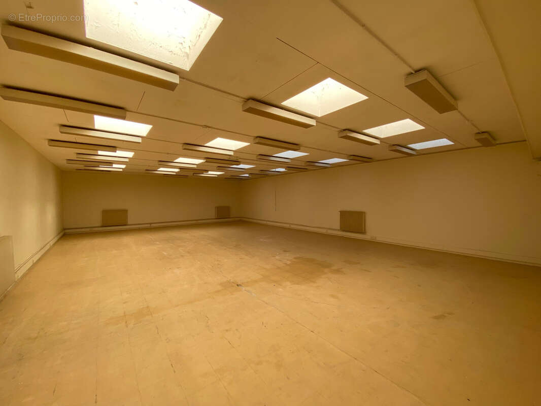 Commerce à LATRESNE