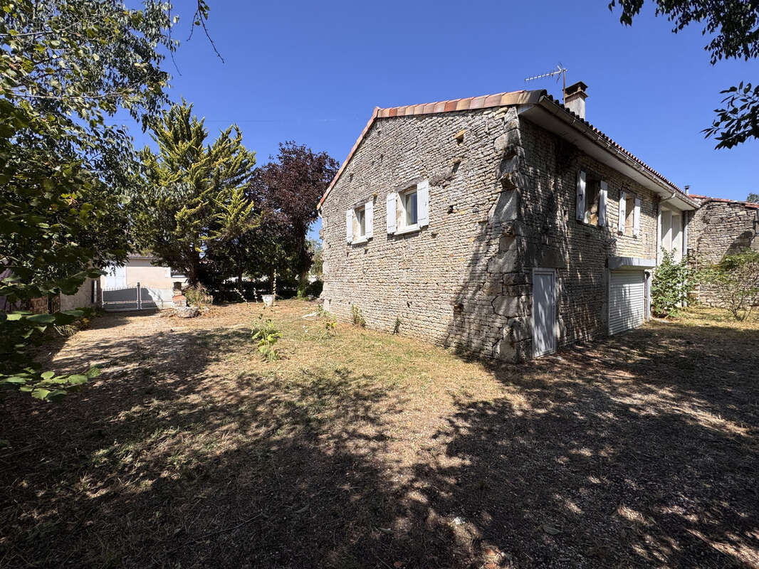 Maison de village avec jardin proche rivière - photo 2