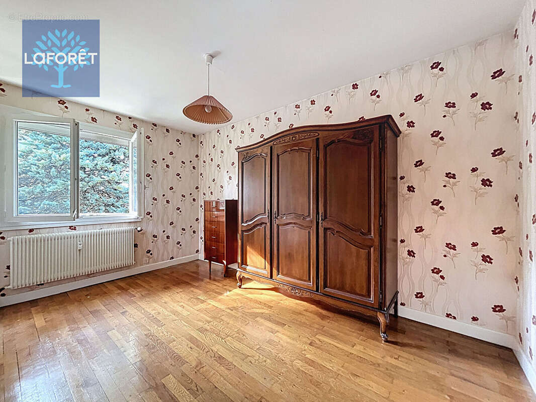 Appartement à SAINT-GENIS-LAVAL