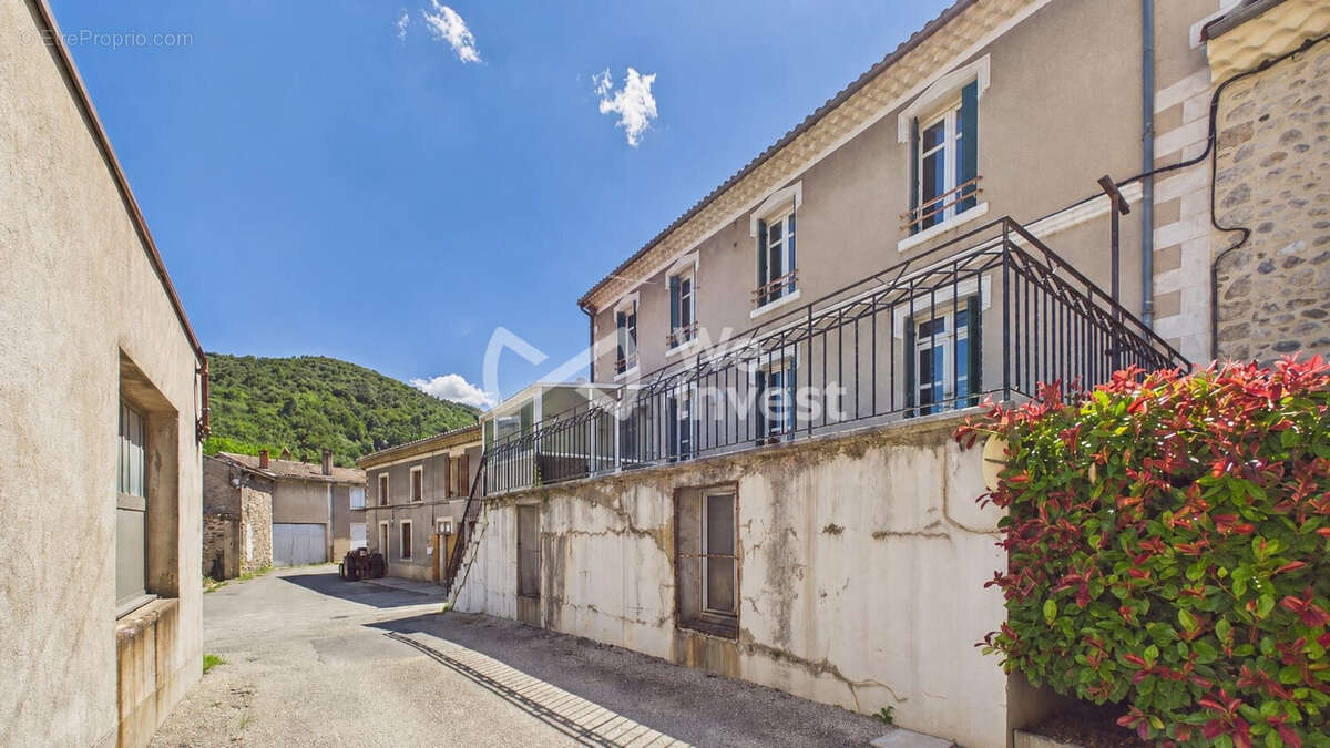 Maison 120 m² à Saint-Laurent-Du-Pape  - photo 3