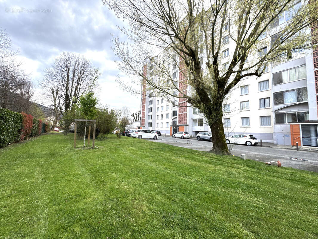 Appartement à SAINT-MARTIN-D'HERES