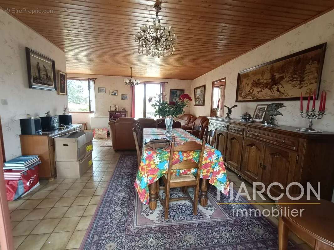 Maison à SAINT-SULPICE-LES-CHAMPS