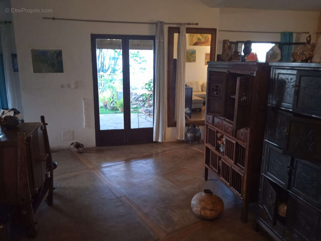 MAISON F7/8  - 180 m2 - Terrain 1200 m2 - BDN SAINTE CLOTILDE (97490) - photo 6