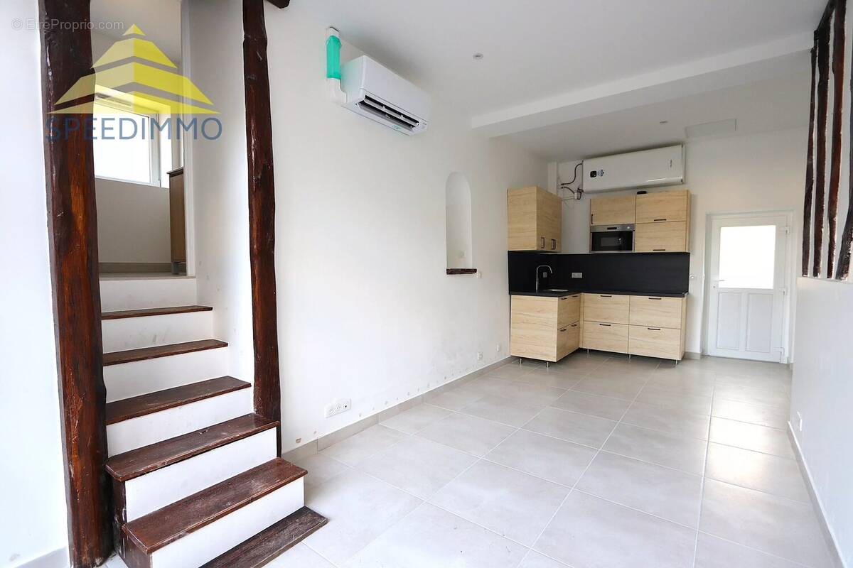 Appartement à MANDRES-LES-ROSES