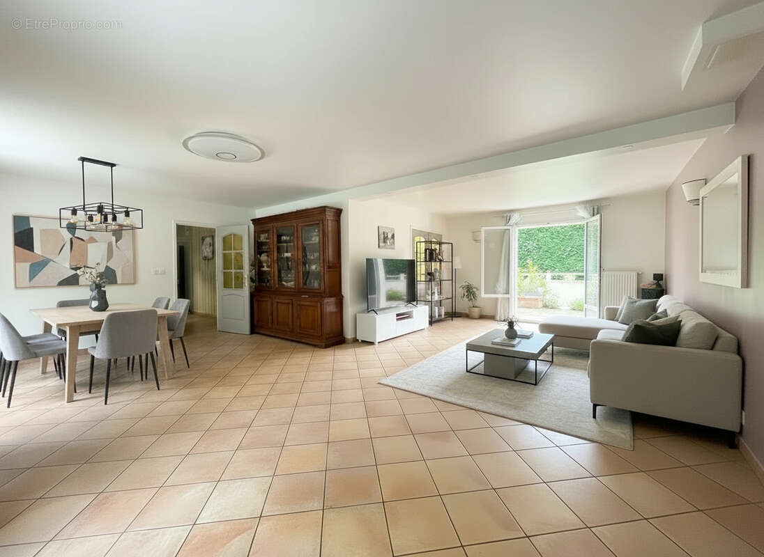 Maison à VERRIERES-LE-BUISSON