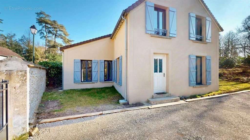 Maison à CLAIREFONTAINE-EN-YVELINES
