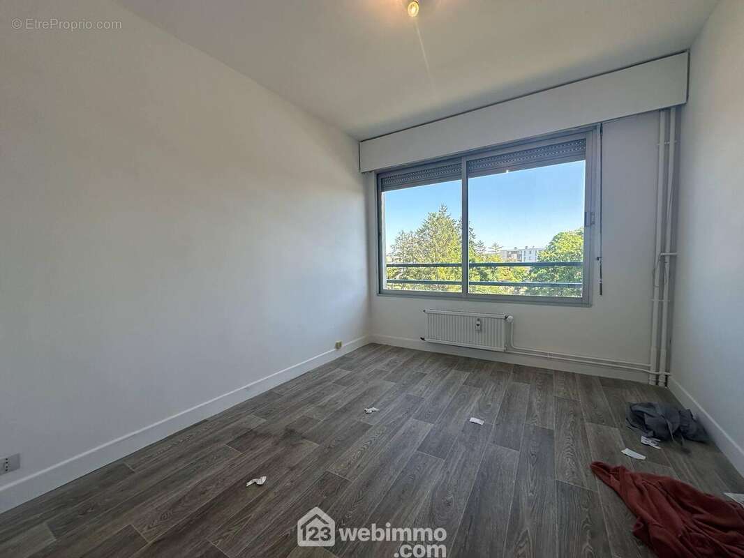 Voici la première chambre de 12 m² - Appartement à LAON
