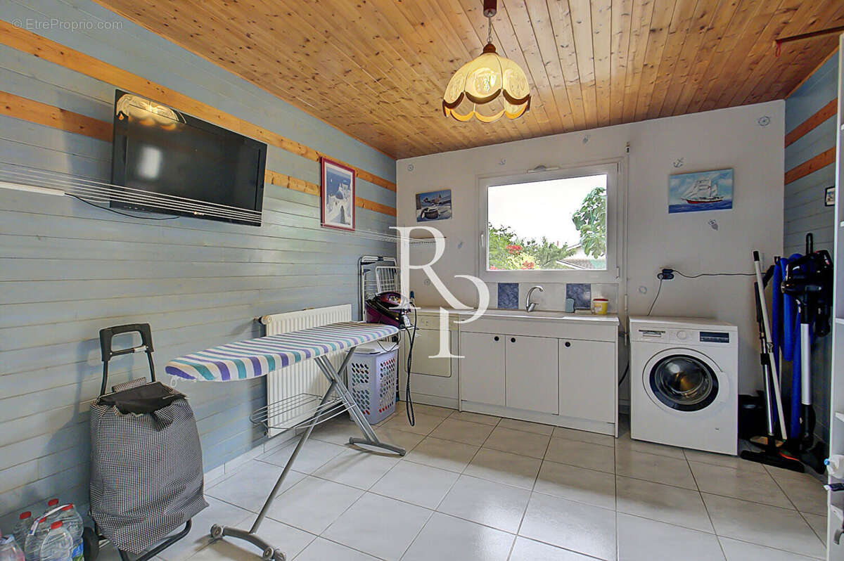 Maison à GREZIEU-LA-VARENNE