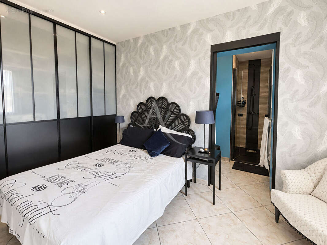 Maison Coueron avec grand garage et terrain - photo 8