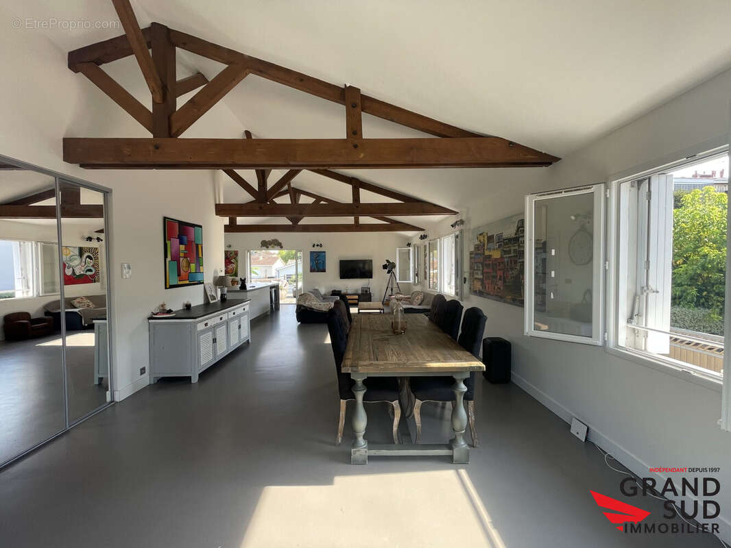 Maison 135 m² à Carignan-De-Bordeaux  - photo 2
