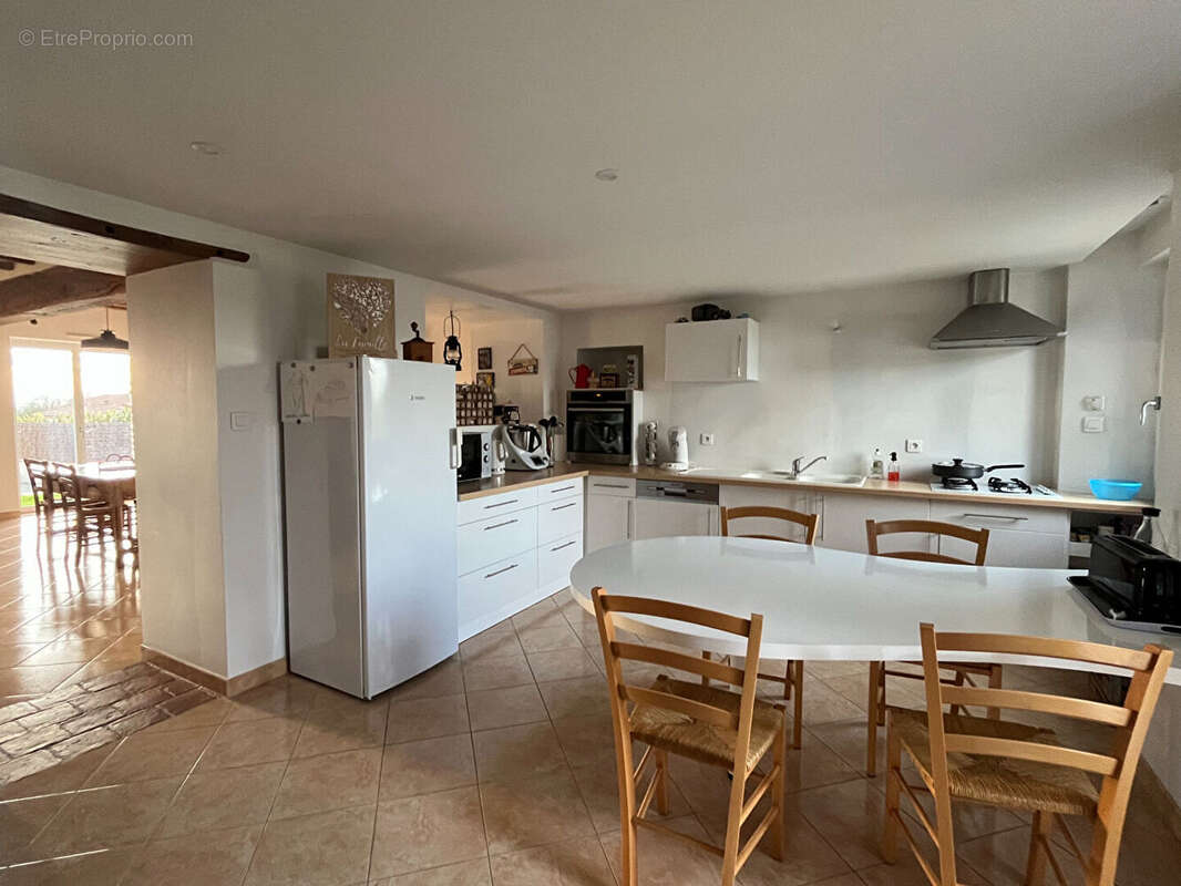 Maison à LE PIN-EN-MAUGES