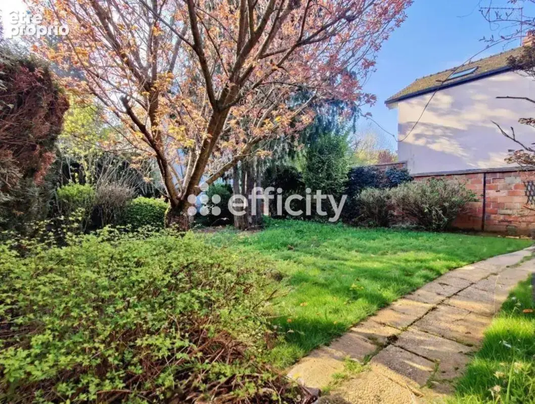 Maison 8 pièces 190 m² à vendre à La Celle-Saint-Cloud (78170) - photo 2