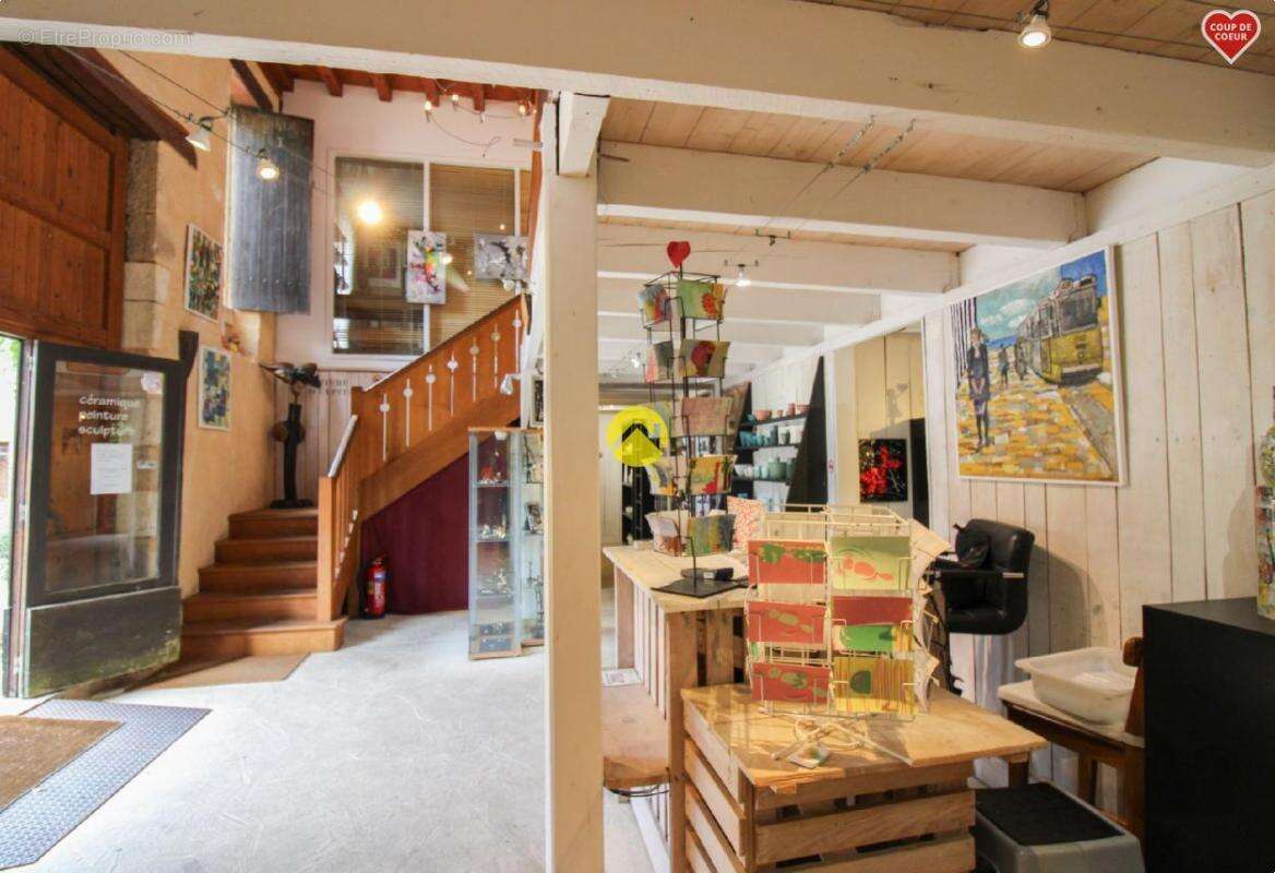 Commerce à LE BUISSON-DE-CADOUIN