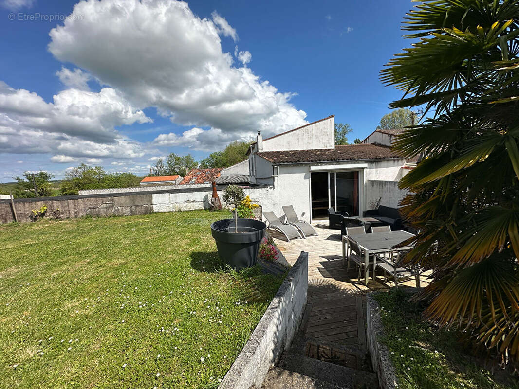 Maison à SAINTES