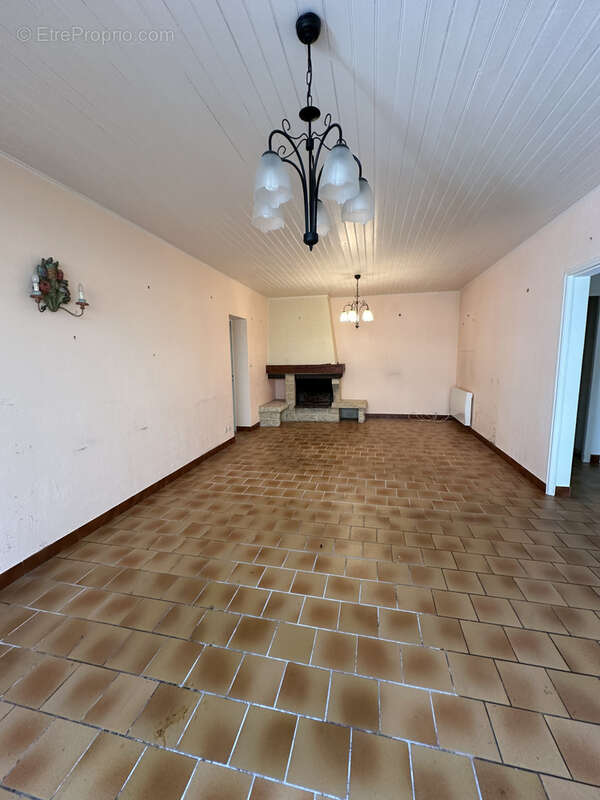 Maison à LA ROCHE-CHALAIS