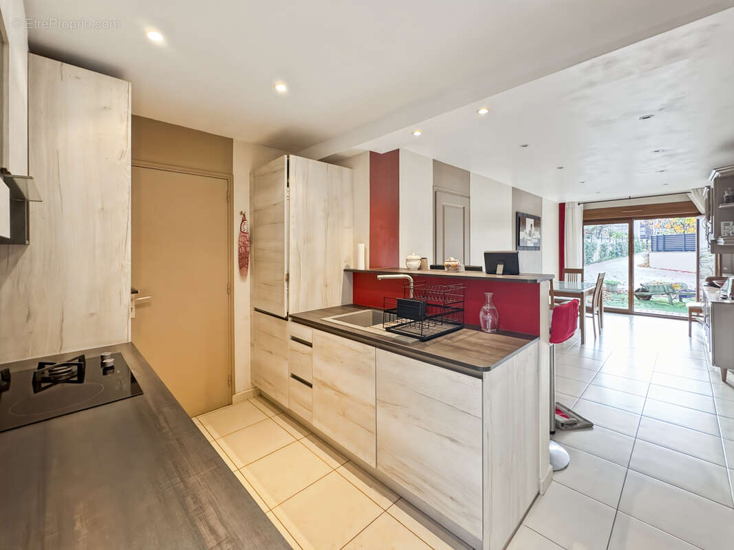 COURBEVOIE 92, Rue Hoche - Maison familiale avec jardins de 111m2 habitables + plus de 52m2 d'annexes (garage - photo 19