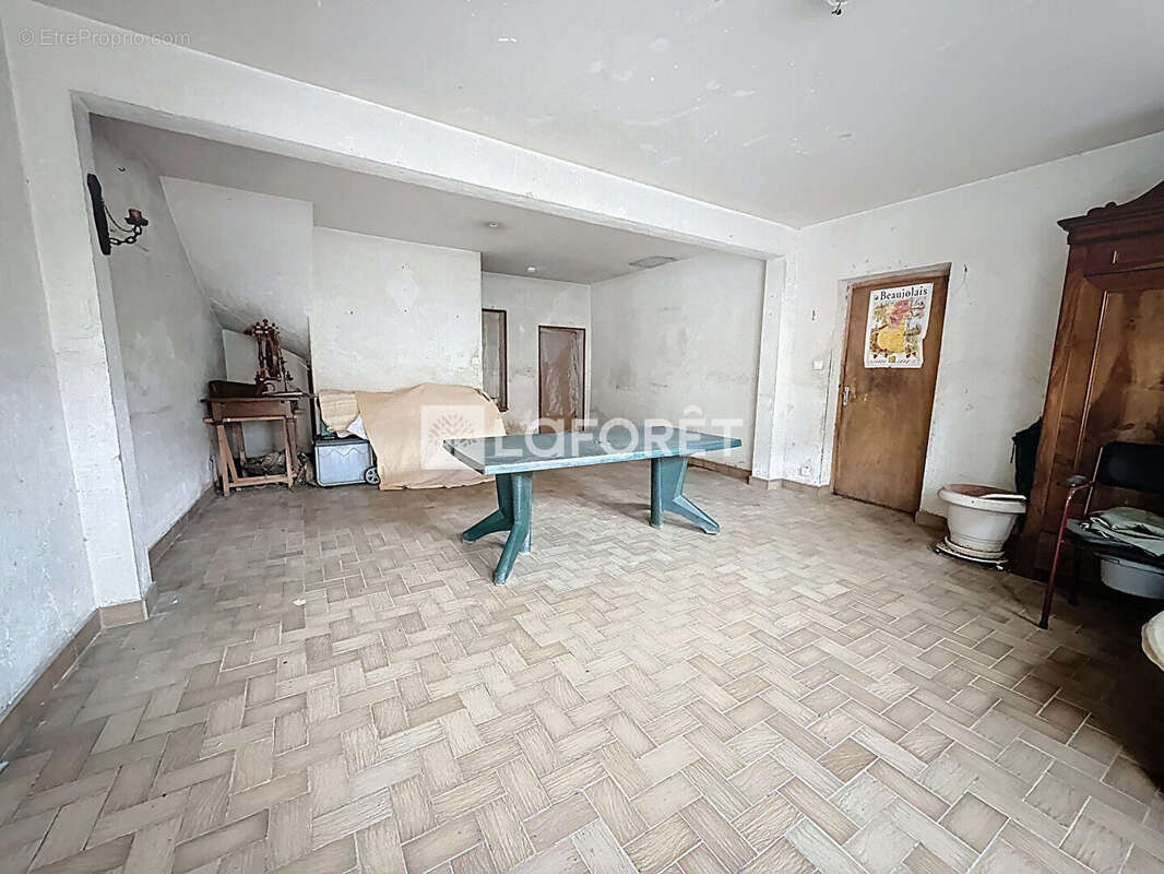 Maison à SAINT-JULIEN-SUR-REYSSOUZE