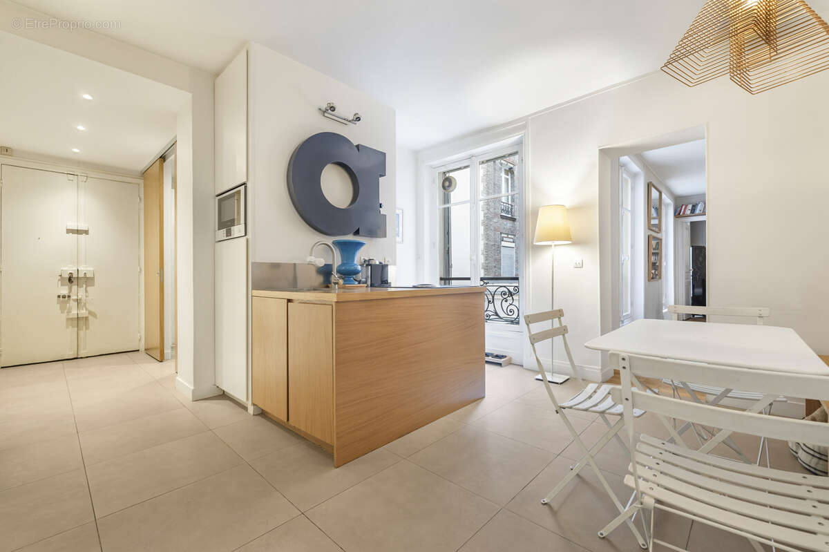 Appartement à PARIS-3E