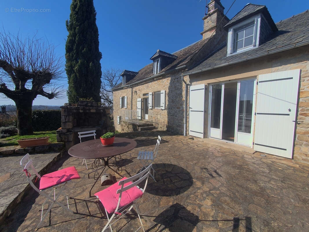 Maison à SAINT-MARTIAL-DE-GIMEL