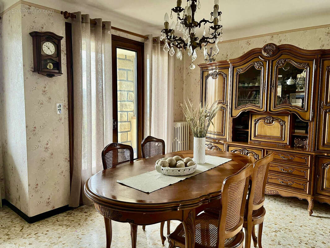 Maison à LAUDUN-L'ARDOISE