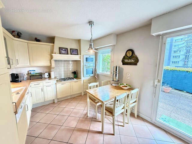 Ferney voltaire, t4 132m2 hab. + 122m2 terrasse + garage + cave + pk - photo 8