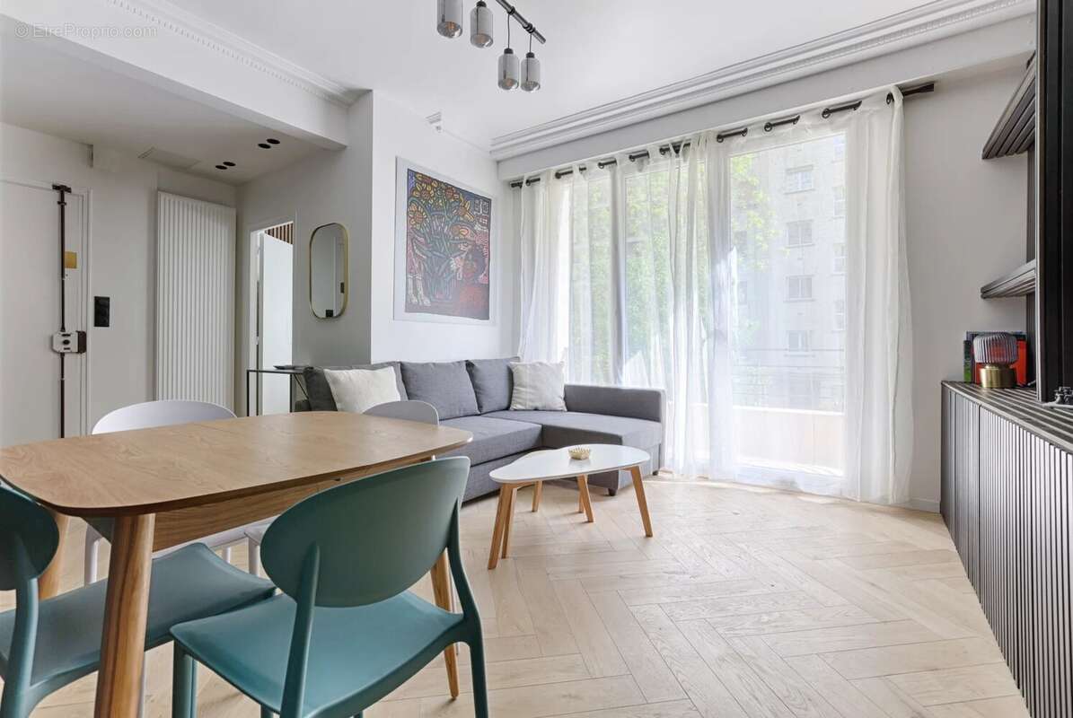 Appartement à PARIS-16E