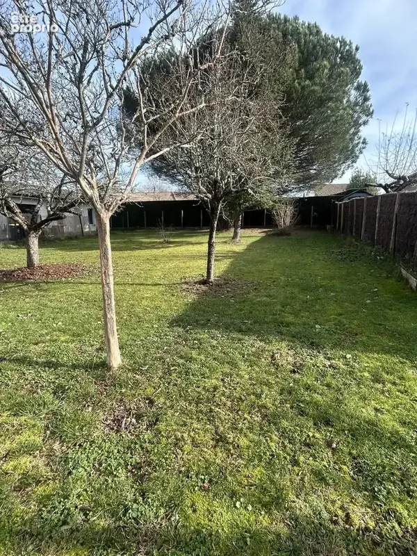 Terrain à bâtir de 485 m² à CARIGNAN-DE-BORDEAUX (33) - photo 1