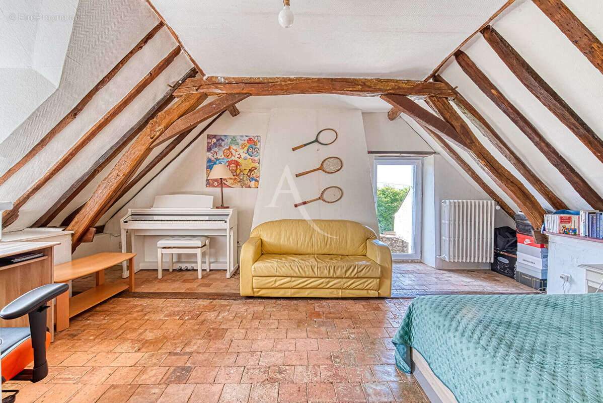 Maison de caractère à vendre à La Possonnière, implantée sur un magnifique terrain d'un hectare. - photo 8